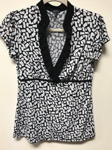 Maurice’s Black/White- M