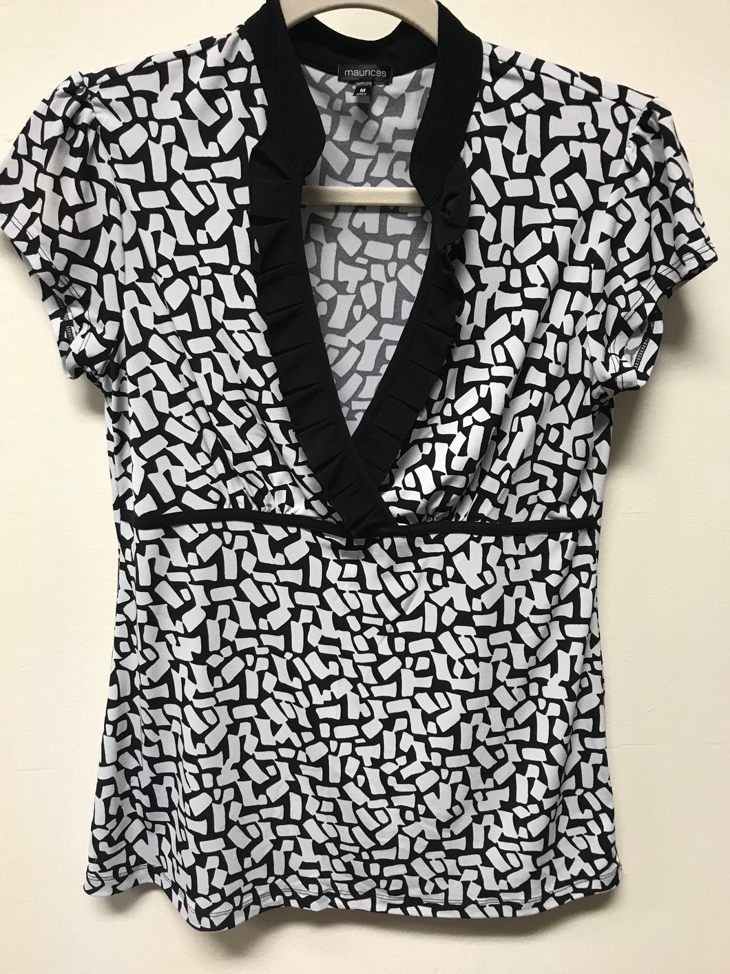 Maurice’s Black/White- M