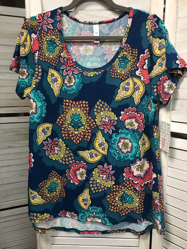 Lularoe Classic Tee- Medium