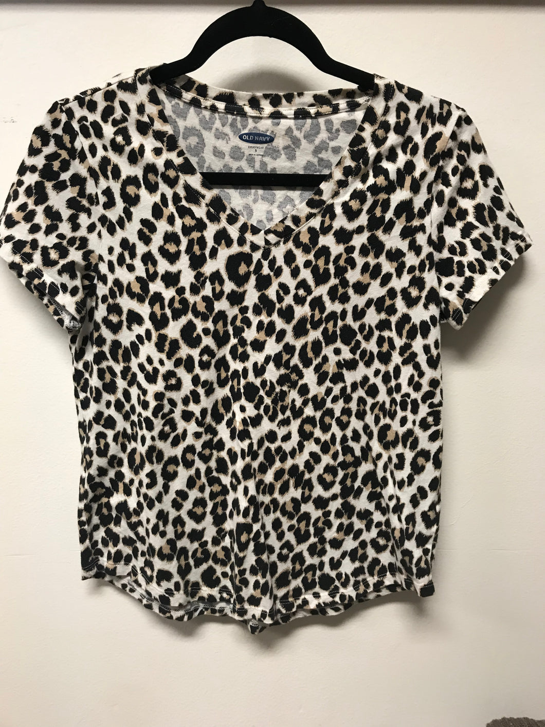 Old Navy Leopard V Neck Tee- Small