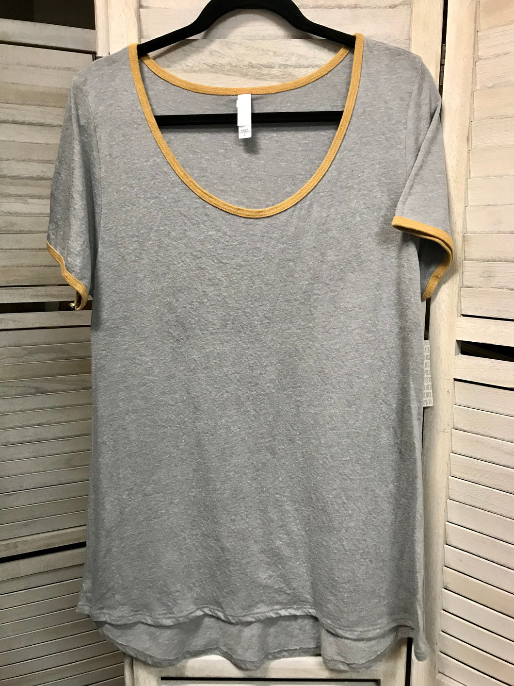 Lularoe Classic Tee- Large